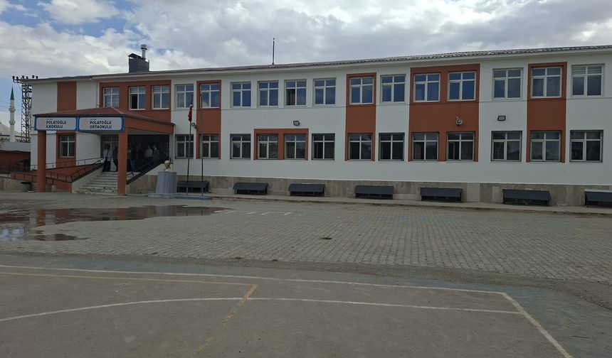 Öğrenci, okula tüfekle geldi