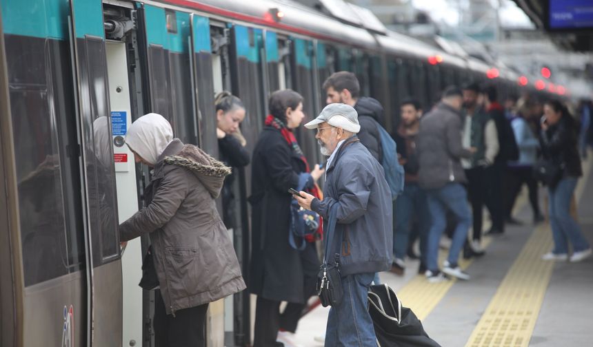 Bakan Uraloğlu: 452 kilometrelik kent içi raylı sistem hattını hizmete sunduk