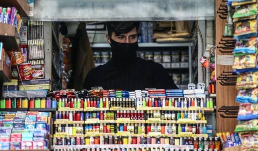 Daha önce genelgeyle 'Sokağa Çıkma Kısıtlamasından Muaf Yerler ve Kişiler Listesi' aynen geçerli olacak. Hafta sonu 10.00- 17.00 saatleri arasında açık olan bakkal, market, kasap, manav ve kuruyemişçi ile şehirlerarası seyahat kısıtlamasına dair usul ve esaslar 23 Nisan Cuma günü de bire bir uygulanacak.