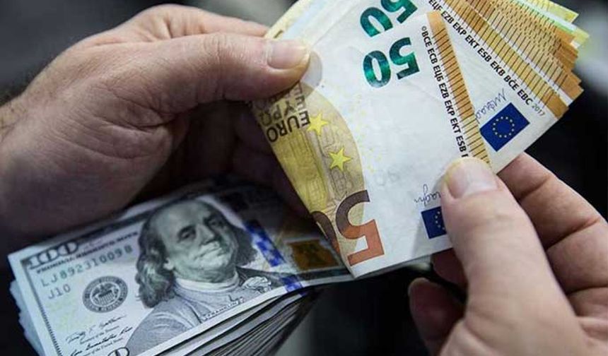 Ekonomist Selçuk Geçer yeni bir dolar tahmini yaptı. Geçer, yurtdışından AKP'nin kaynak getirdiğini iddia etti.