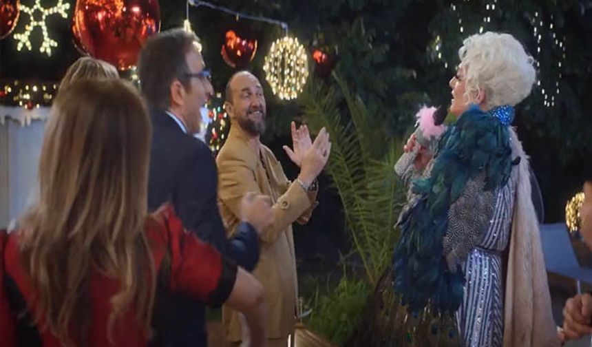 BKM'nin yapımcılığını üstlendiği filmin oyuncu kadrosu da dikkat çekti.