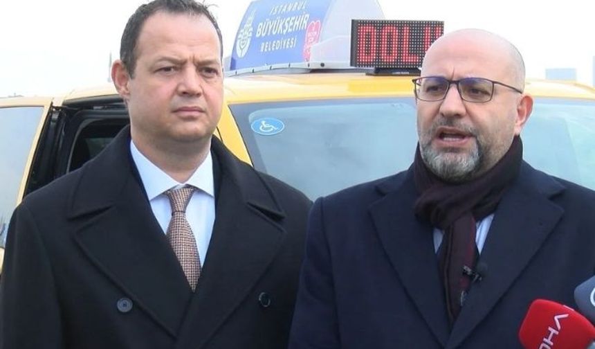 Şubat ayının ikinci haftasında hizmete başlayacak taksiler, İBB Genel Sekreter Yardımcısı Buğra Gökçe, İBB Ulaşım Daire Başkanı Utku Cihan ve Ulaşım AŞ Genel Müdürü Tarık Safi tarafından basın mensuplarına tanıtıldı.