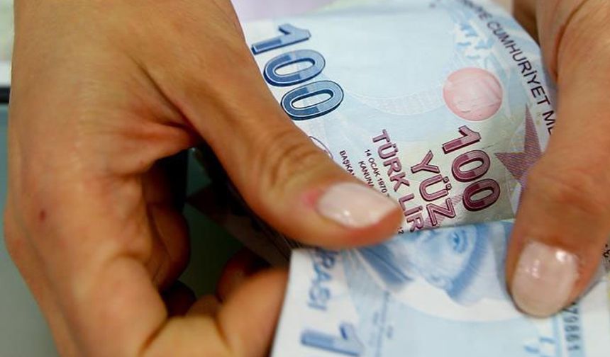 Dolar ve altın hakkındaki tahminleri ile milyonların tanıdığı ekonomist İslam Memiş, bu kez de üst üste gelen zamlar sonrası dikkat çeken bir yazı kaleme aldı. Ünlü ekonomist, her şeyin fiyatı daha artacak derken, son tahminlerini paylaştı. İslam Memiş'in tv100'deki yazısı şu şekilde: