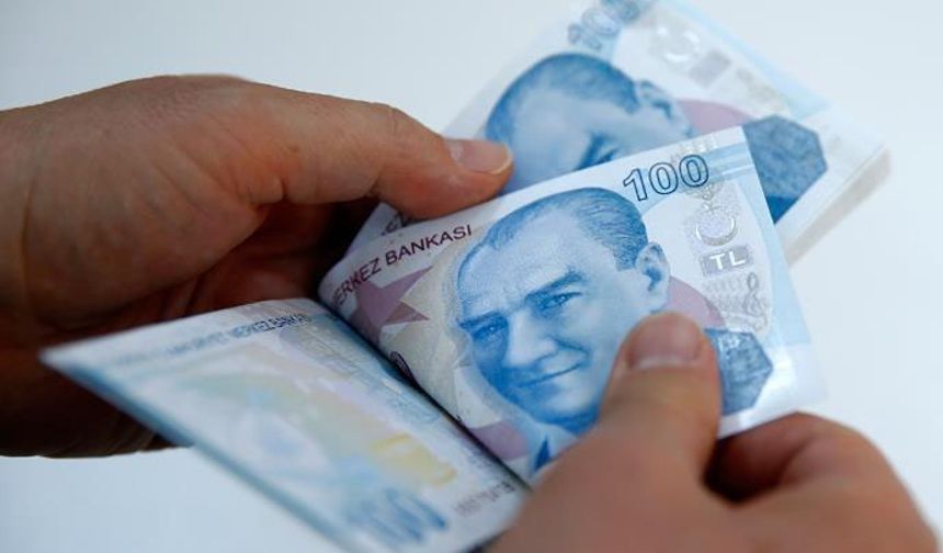 Zam ve hayat pahalılığı 2024 Şubat’a kadar devam edebilir. Dolar+Petrol+ÖTV zamları hepsi de yükseliş trendinde. Gözümüzün gördüğü her şeyin bugünkü fiyatı yarından ucuz.