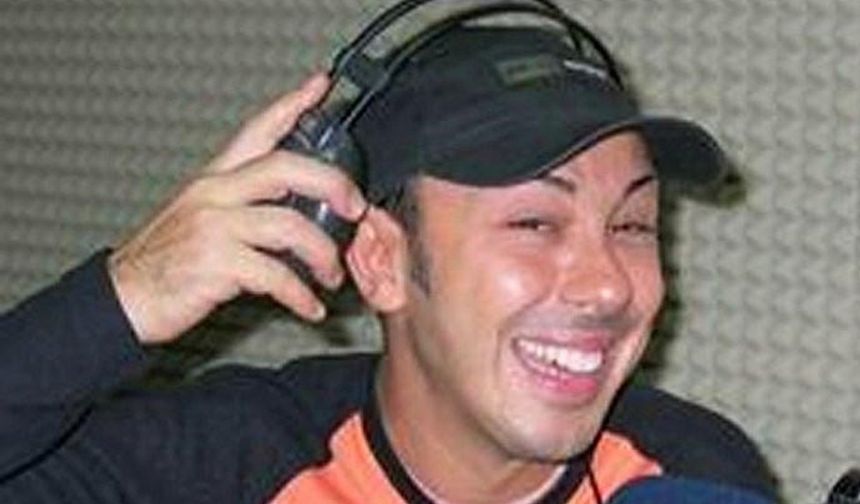 Ekranlardan uzak olan VJ Bülent İstanbul'u terk ederek Edirne'ye yerleşmişti. VJ Bülent uzun zamandır magazin dünyasından ve ekranlardan uzak bir yaşam sürüyor. Kendine has tarzı ve sempatik konuşmalarıyla geniş bir hayran kitlesine kavuşan VJ Bülent annesinin ölümüyle zor günler geçirmişti."Kalp kırgınlıklarım var fazla neşeli değilim annem gittiğinden beri gözüme perde indi manasızlaştı çoğu şey" diyen efsane Vj son haliyle dikkat çekti.