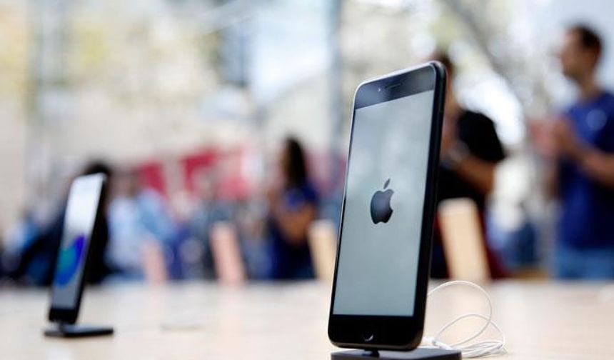 Apple, eski model iPhone telefonları bilerek yavaşlattığı iddiasıyla açılan davayı kaybetti. Mahkeme, Apple'ı 500 milyon dolar tazminata çarptırdı.