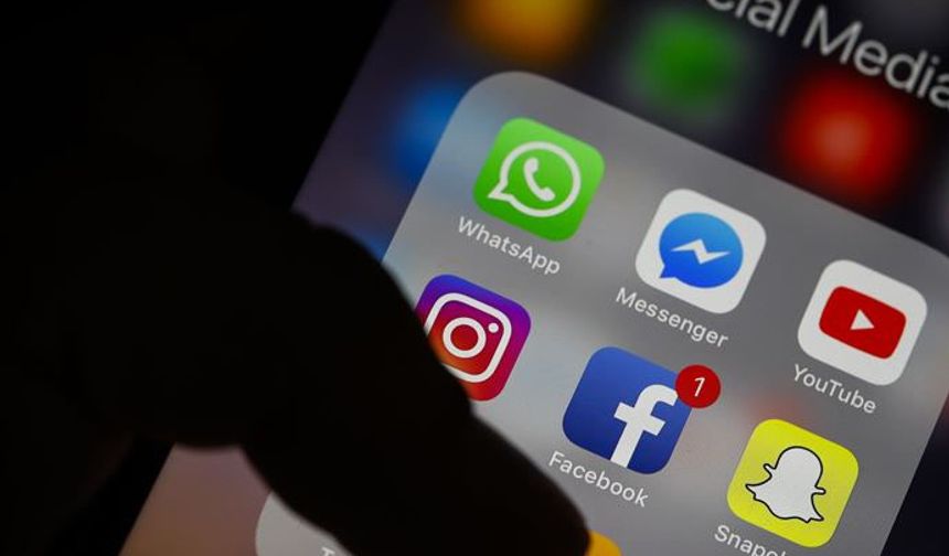 "Örneğin aileden ünlü bir fenomenin beş fake hesabı var. 'Niye' diye soran bir kankisine şöyle söylemiş: 'Engellediğim kişileri takip ediyorum. Etrafa sallıyorum. Aileme laf söyleyenlerin sayfalarına girip onlara had bildiriyorum.'