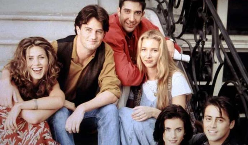 Ünlü gençlik dizisi Friends’te canlandırdığı "Chandler Bing" karakteriyle bilinen 54 yaşındaki Matthew Perry, evindeki jakuzide ölü bulundu.