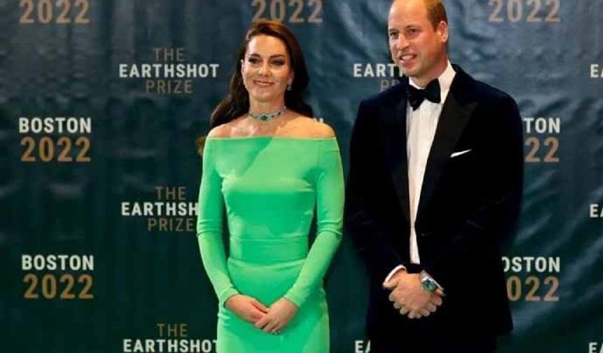 Kensington Sarayı tarafından yapılan açıklamada, Prenses Kate’in ameliyatının planlı olduğu ve başarılı geçtiği aktarılarak, Prenses Kate’in yaklaşık 2 hafta hastanede kalacağı belirtildi.