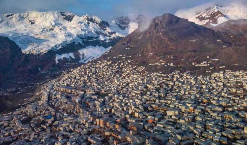 La Rinconada, Peru'nun Puno Bölgesi'nde bulunan bir şehir. Burası dünyanın ulaşılması en zor yeri ve uzaya en yakın olan yerleşim yeri. Şehir, And Dağları'nda yer almakta olup dünyanın en yüksek rakımlı yerleşim birimidir. Şehrin nüfusu ise 2012 yılı itibarı ile 50 bin olarak biliniyor.