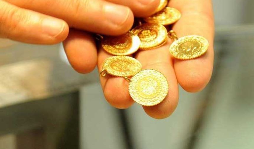 Dün 2 bin 50 dolara kadar yükselerek 1 ayın zirvesini gören ons altın, bugünkü işlemlerde ise 2 bin 46 dolara kadar çıktı. Sarı maden, saat 09.10 itibarıyla yüzde 0,12 kazançla 2 bin 46 dolarda işlem gördü.