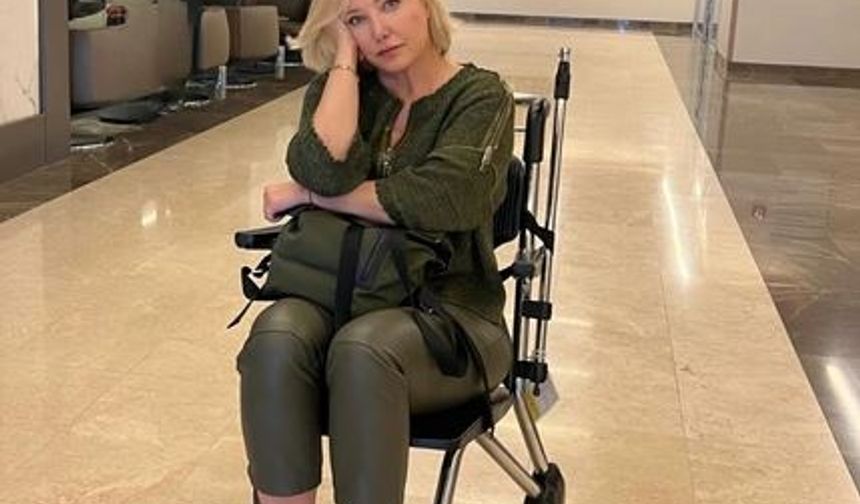 Uzun zamandır Bodrum’da yaşayan Berna Laçin, geçtiğimiz yıl ayağındaki sorun nedeniyle ameliyat masasına yatmıştı. Ameliyat sonrası Instagram hesabından bir paylaşımda bulunan ve ayağındaki robotik aletle poz veren oyuncu, ‘’İyiyim iyiyim, süperim. Kendimi kurtulmuş hissediyorum. Eğer 15 gün ayağımın üstüne basmamayı da başarırsam kim tutar beni. Arayan soran , sosyal medyadan güzel dilekler ileten herkese teşekkürler’’ açıklamasını yapmıştı.