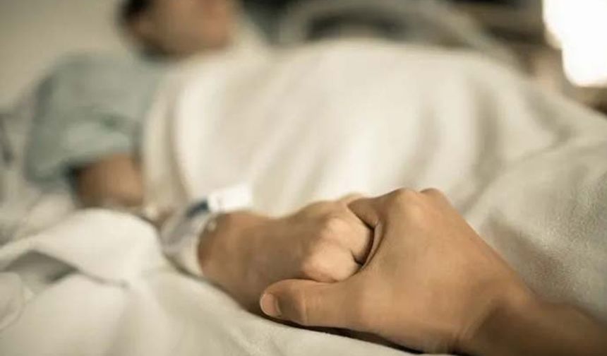 Yıllarca hayatımızın sonunda neler olacağını araştıran bir palyatif bakım doktoru, çoğu insanın ölmeden önce gördüklerini paylaştı. Dr. Christopher Kerr, ailesinin izinden giderek doktor olmaya karar vermişti. Tıp Doktorası ve Nörobiyoloji alanında doktora derecesini aldıktan sonra Kerr, insanların yaşamlarının sonuna yaklaşırken deneyimledikleri rüyaları ve görüntüleri araştırmaya başladı.