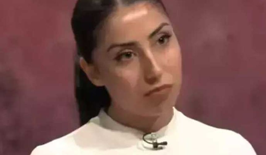 12 yaşımdan beri evde yemekleri annemin rahatsızlığından dolayı ben yaparım. Annem bir kaza sonucunda 8 ay yoğun bakımda kaldı. Severek başladığım bir şey değildi, zorunda olduğum için başladım aslında. Sonradan sevdim. Bir kardeşim 7,5 aylık, diğeri 1,5 yıllık, ablam vardı ama ablamda annelik içgüdüsü diye bir şey yoktu. O da 14 yaşında falandı, o da çok küçüktü ama en azından benim gibi o da düşünebilirdi. Çünkü çok zor şeyler yaşadık biz.