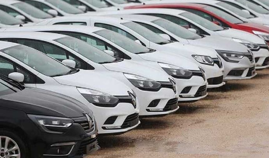 Hem satışlardaki bu düşüşün etkisi hem de Temmuz ayında yürürlüğe girecek olan Avrupa Mutabakatı ile, sıfır kilometre araçlarda güvenlik tedbirleri ve teknolojileri olmayan araçların artık ülkemizde satılamayacak olması kampanyaları artırdı. Markalar ellerindeki stokları eritmek için Haziran ayında büyük indirimler ve kampanyalar sunuyor.




Bazıları nakit indirimi bazıları ise takas ve düşük faizli kredi imkanı sunuyor. İşte marka marka tüm Haziran ayı kampanyaları...