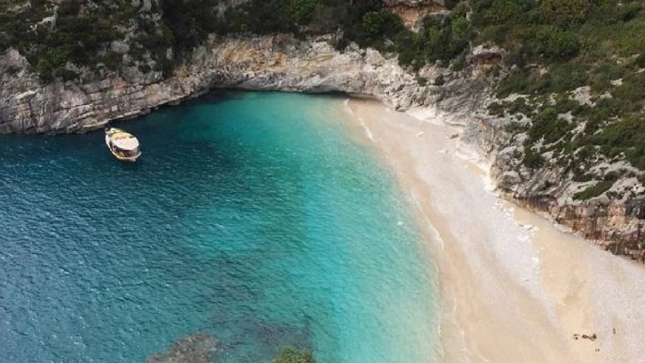 Baie de Grama, Albanie