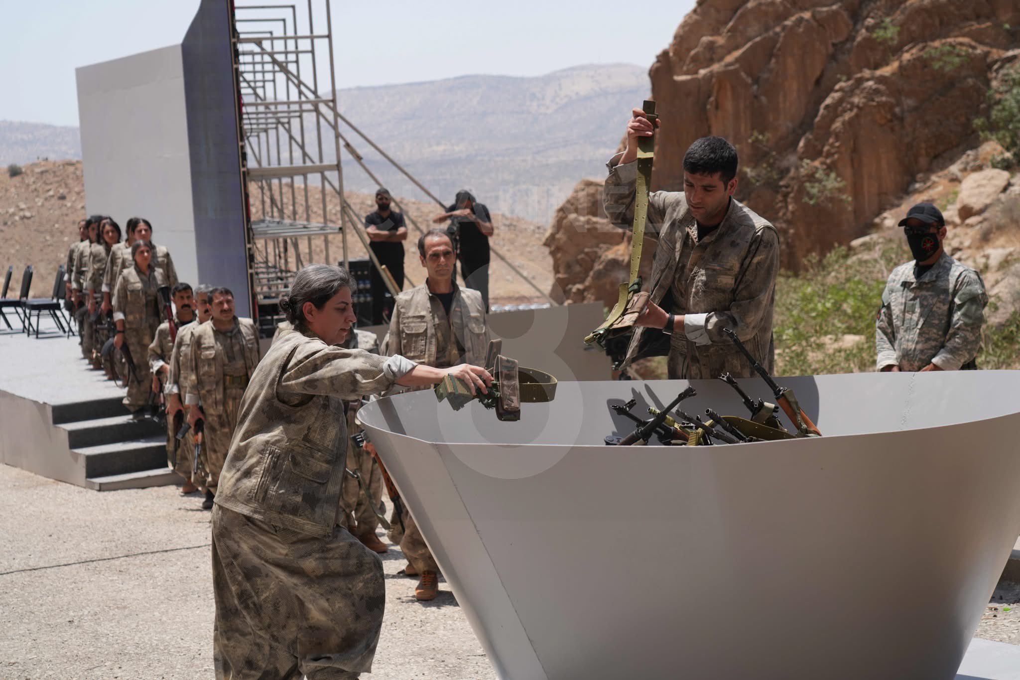PKK Silahları Bıraktı! Süleymaniye'deki Törenden İlk Görüntüler Geldi PKK