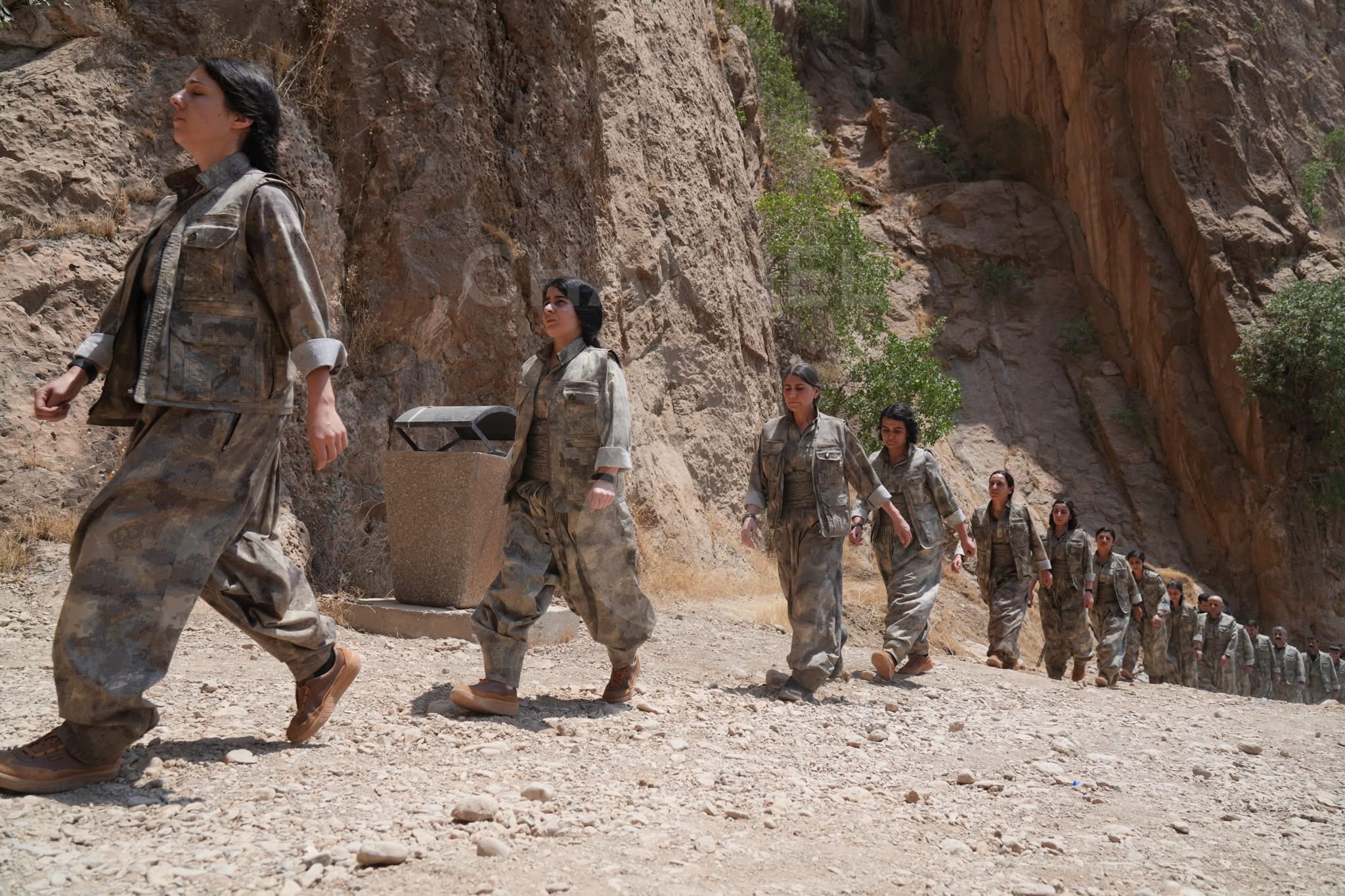 PKK Silahları Bıraktı! Süleymaniye'deki Törenden İlk Görüntüler Geldi PKK