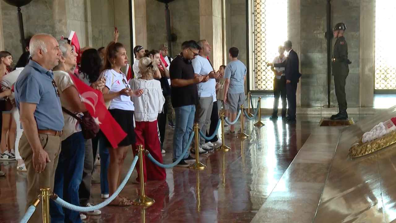 30 Ağustos'ta vatandaşlar Ata'nın huzuruna koştu