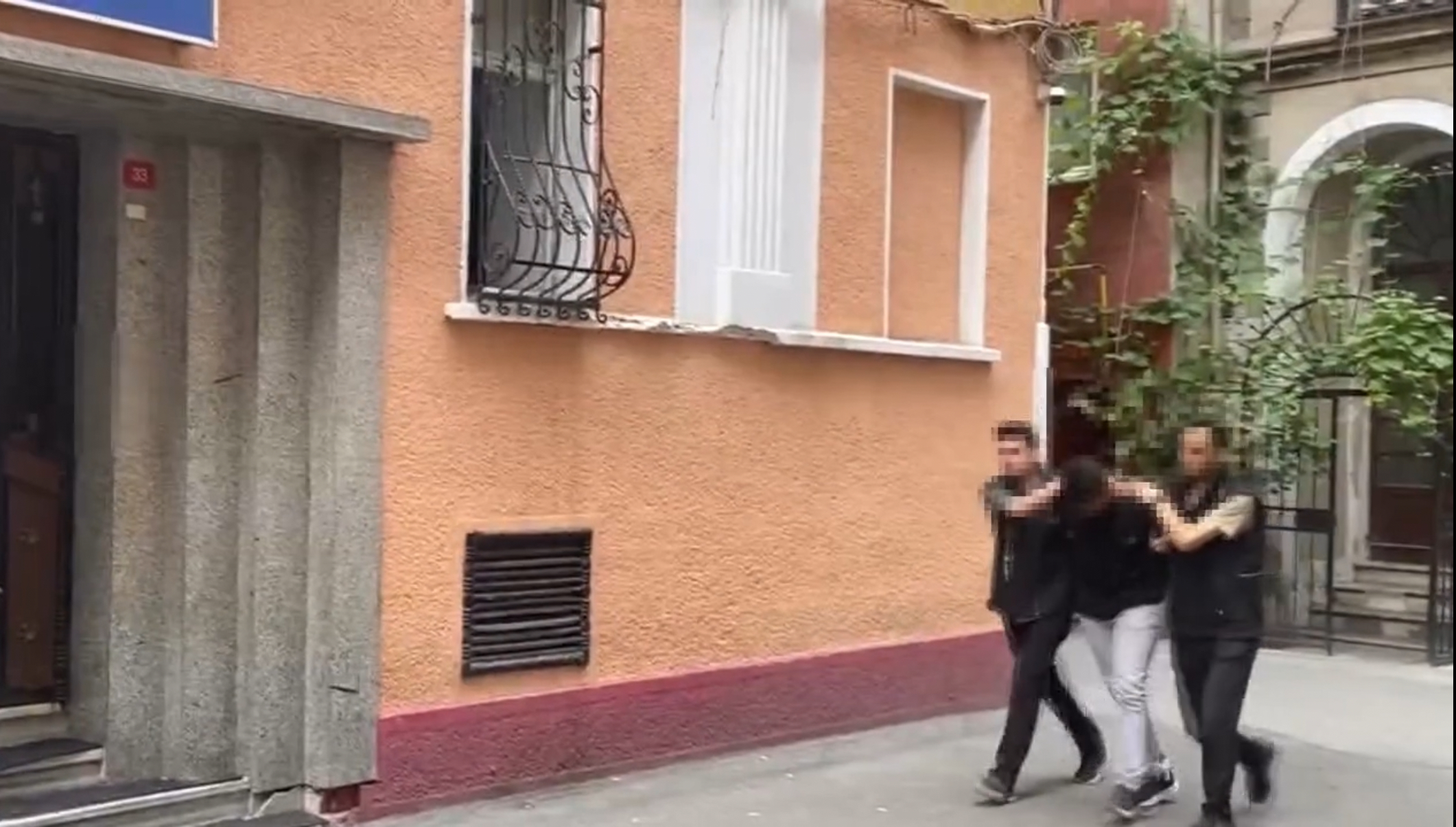 I S T A N B U L B E Y O G L U’ N D A H A S T A N E Y E G I D E N K 874497 259772