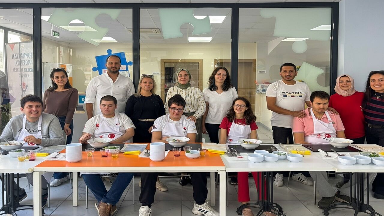 Efeler’in özel bireyleri “Meslek Mutfağı”nda üretime başladı