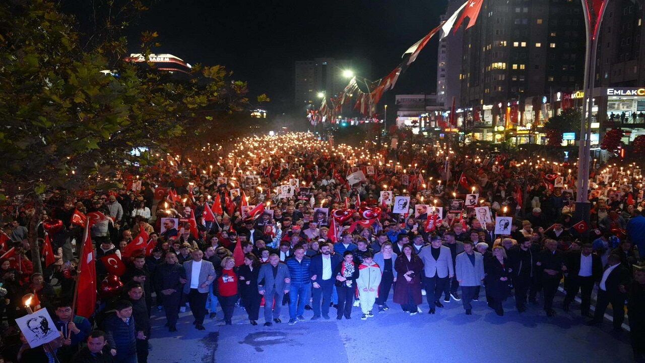 Ataşehir’de binlerce kişi 29 Ekim coşkusuna ortak oldu