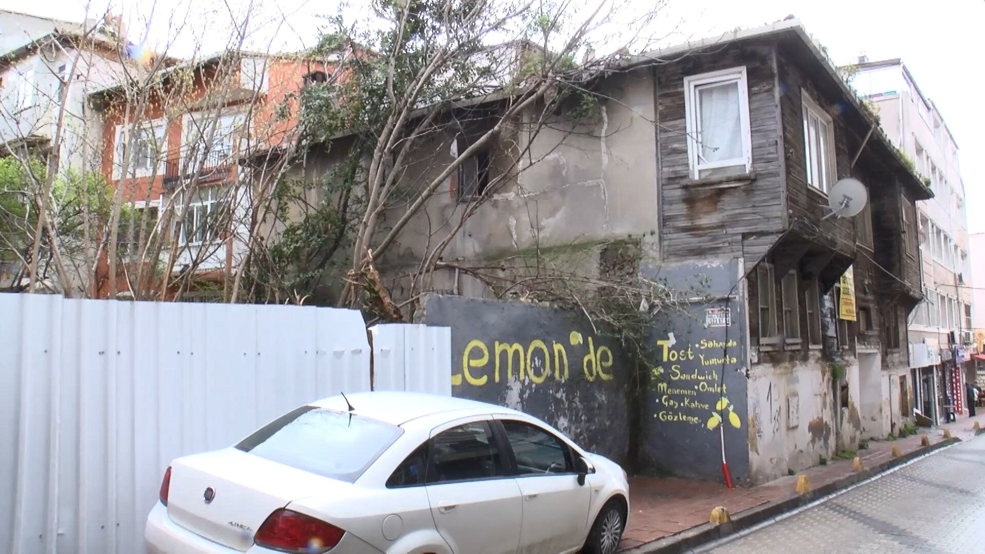 F A T I H’ T E A R K E O L O J I K S I T A L A N I N D A D E F I N E 1244599 370297