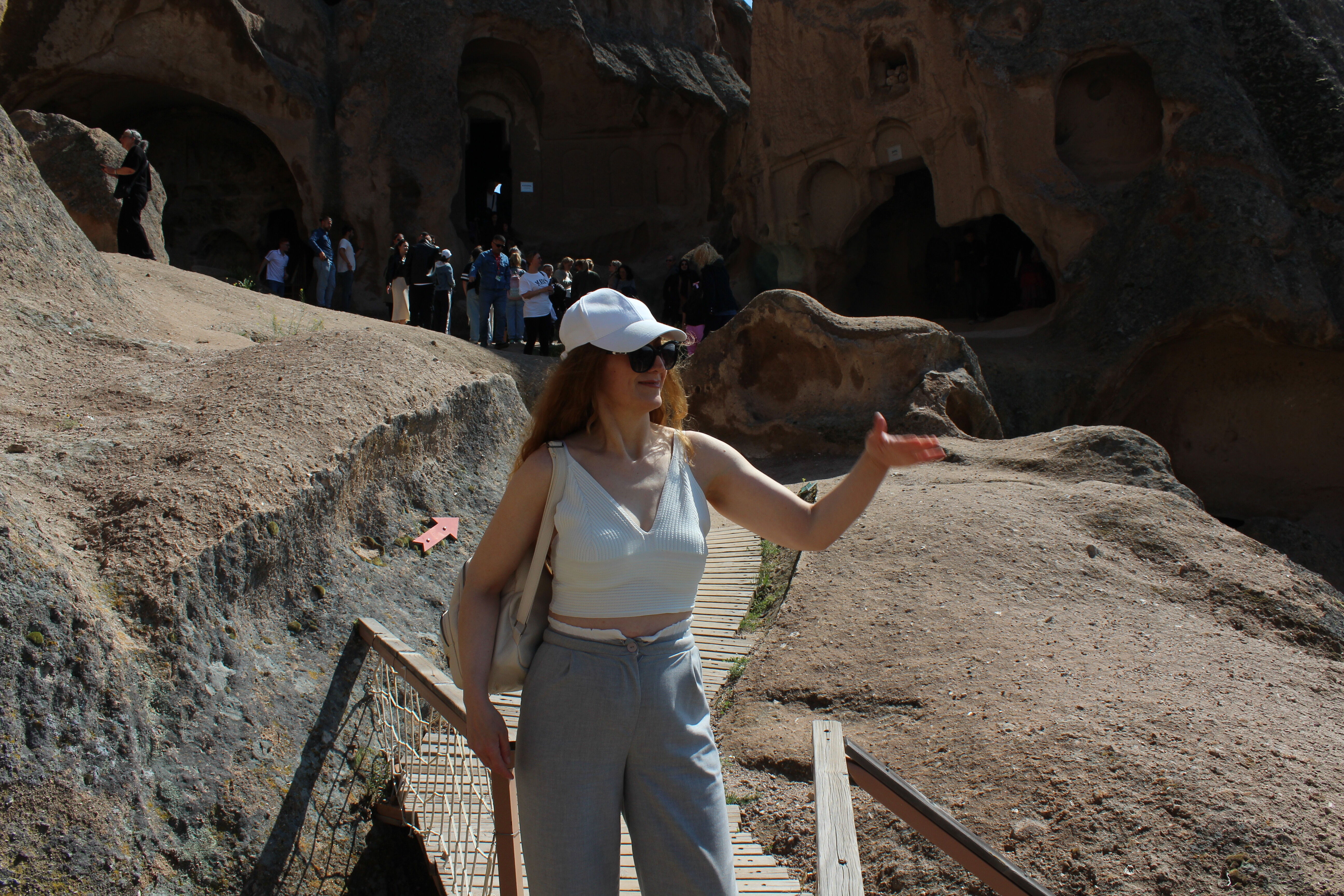 Kapadokya'nın en büyük katedralinde turist yoğunluğu