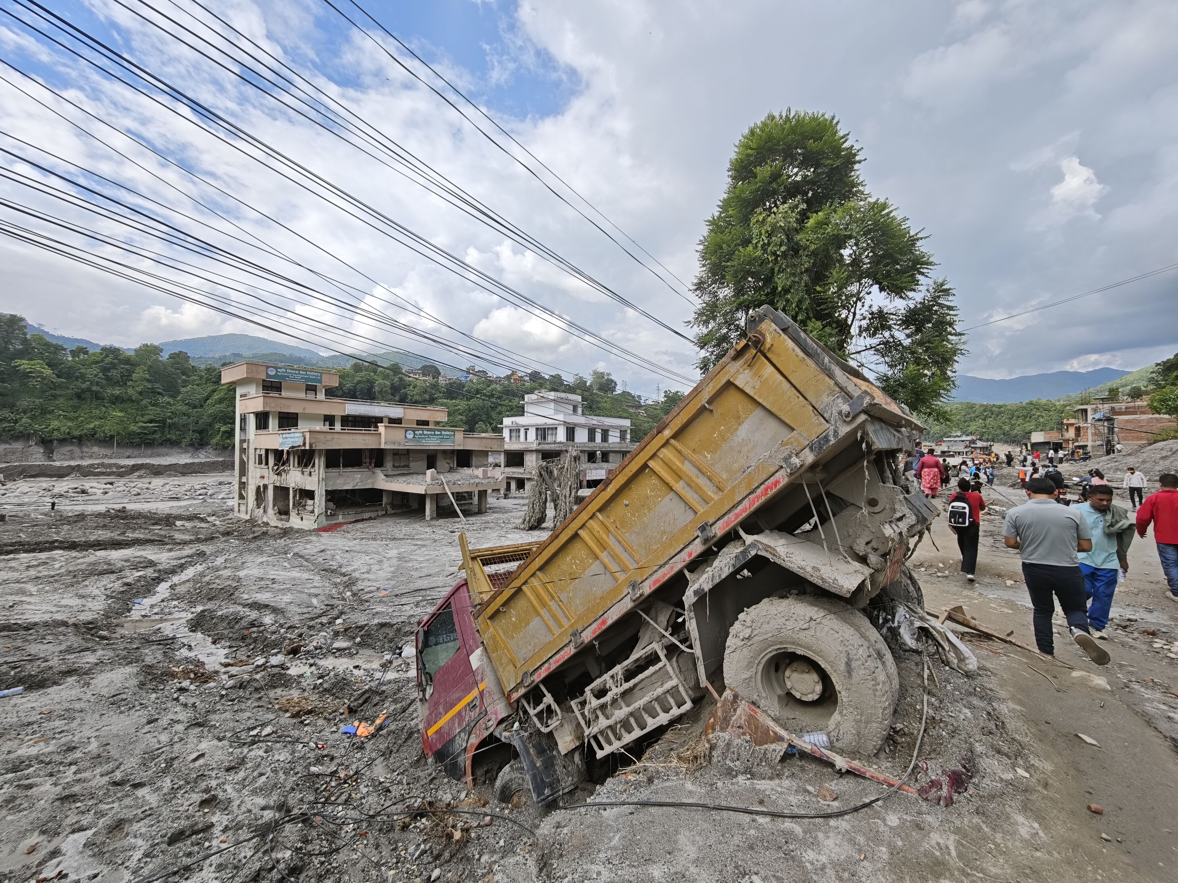 Nepal'deki selde can kaybı 1252'ye yükseldi