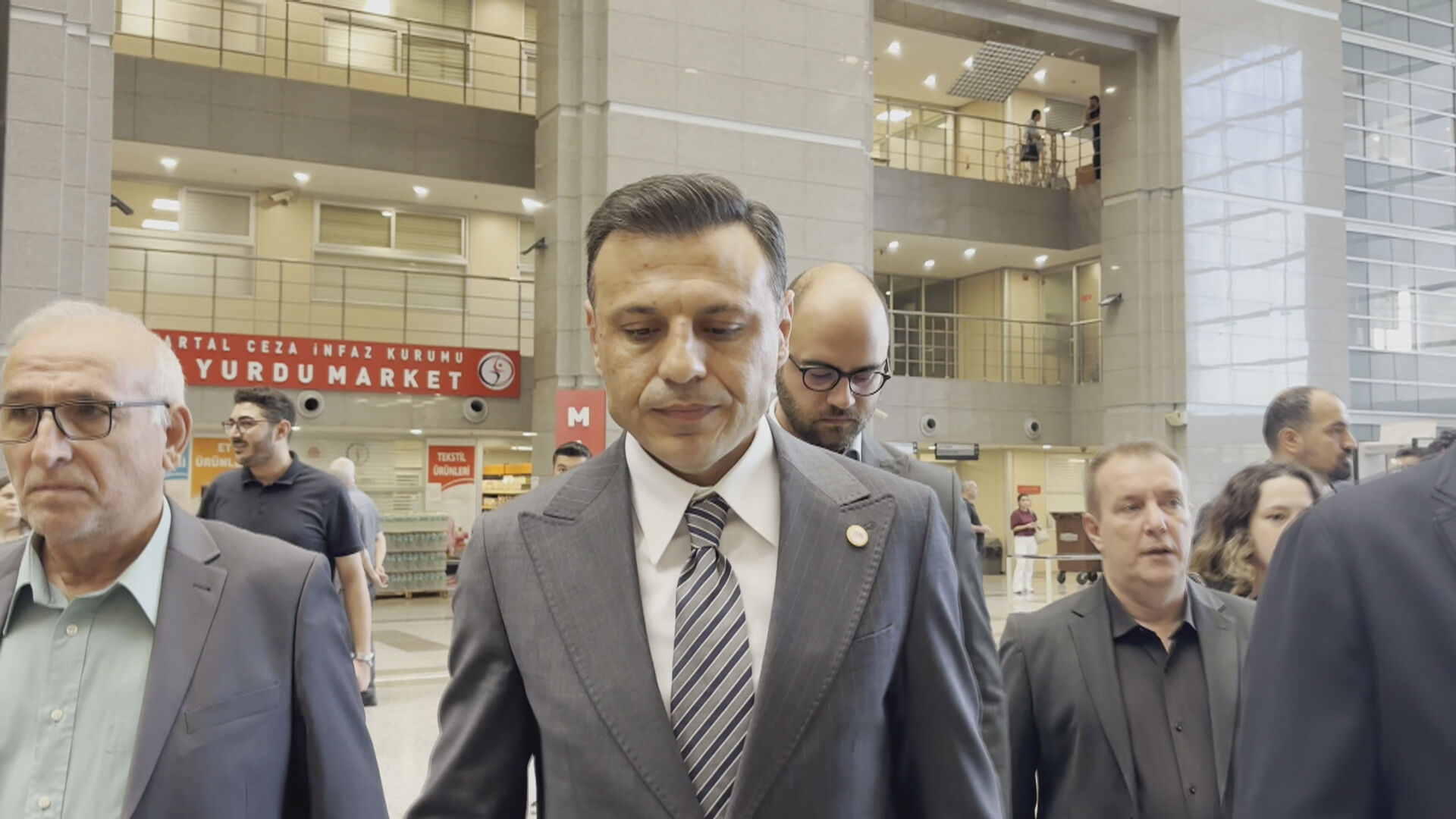 Özgür Çelik ifade vermek üzere İstanbul Adalet Sarayı'na geldi