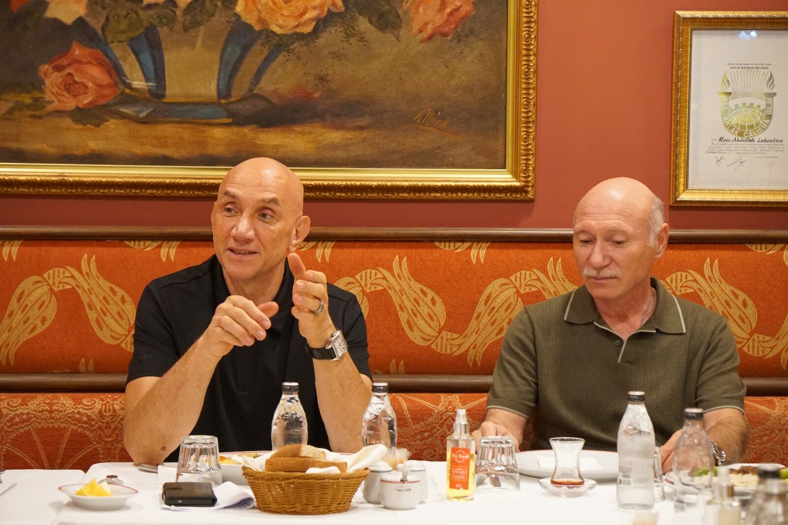 Hacı Abdullah Lokantası’nda Masa Sohbetleri’nin Konuğu Ertan Özyiğit Oldu