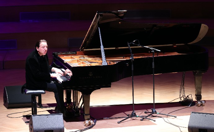 Say, dinleyicilere Türkiye ile gösterdikleri dayanışma nedeniyle teşekkür etti.