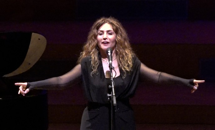 Konserin tüm geliri, yardım kuruluşlarının oluşturduğu "12-12" adlı konsorsiyumun hesabına aktarılacak.