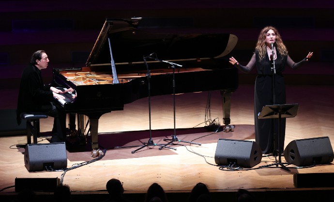 Öte yandan geçtiğimiz haftalarda da Kahramanmaraş merkezli yıkıcı depremlerin ardından Fransa'da Türkiye ve Suriye'ye yardım amaçlı bir konser organize edilmişti.