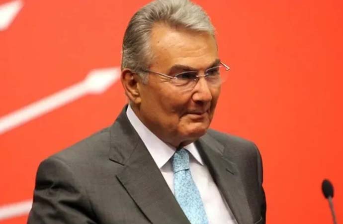 Antalya'da 1938 yılında doğan Deniz Baykal, Ankara Üniversitesi Hukuk Fakültesi’ni bitirdi. AKP’nin iktidara geldiği 3 Kasım 2002 genel seçimlerinde CHP’nin oyu yüzde 19.4’te kaldı. Baykal, 22. dönemde TBMM’de ana muhalefet partisinin genel başkanı olarak görev yaptı. Genel başkanlık görevinden 72 yaşında gündeme gelen kamera kayıtlarının ardından istifa etti. Görüntüleri, “komplo” olarak değerlendiren Baykal, istifasının ardından da milletvekilliği görevine devam etti.
16 Ekim 2017'de beynindeki ana damarın tıkalı olması nedeniyle Ankara Üniversitesi İbni Sina Hastanesi’nde yoğun bakım servisinde tedavi altına alındı. Buradaki 51 günlük tedavi sürecinin ardından, Almanya'da da yaklaşık 2,5 ay fizik tedavi gördü. 20 Mart 2018 tarihinde Türkiye'ye dönen Baykal'ın tedavisi devam etti. 2018 Genel Seçimleri öncesinde, CHP Genel Başkanı Kemal Kılıçdaroğlu, tedavisi Gülhane Eğitim ve Araştırma Hastanesi'nde süren Baykal'ı ziyaret ederek Antalya'dan birinci sıradan adaylık teklif etti. 24 Haziran 2018 seçiminde Antalya milletvekili olarak seçilen Baykal, sağlık sorunları nedeniyle ancak 21 Şubat 2019'da Meclis'te yemin edebildi. Deniz Baykal'ın en yaşlı üye olmasına rağmen sağlık sorunları gerekçesiyle özür beyan etmesi üzerine ikinci en yaşlı üye olarak Durmuş Yılmaz, meclisin geçici başkanı oldu.
Deniz Baykal, 11 Şubat 2023’te Ankara’da tedavi gördüğü evinde yaşamını yitirdi.