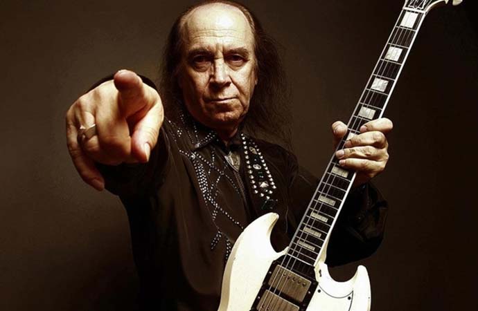 Türk rock müziğinin sevilen sanatçısı Erkin Koray, Anadolu rock, psychedelic rock ve hard rock gibi farklı müzik türlerinde özgün eserler ortaya koyarak dinleyicilerin gönlünde taht kurdu. Ayrıca, Türk halk müziği ve Türk sanat müziği eserlerini Anadolu rock tarzında yorumlayarak bu müzik türlerini birleştirmiş ve dinleyiciyle buluşturdu.
Erkin Koray, 7 Ağustos 2023 tarihinde Toronto, Kanada’da  hayatını kaybetti. Cenazesi Kanada’da defnedildi.