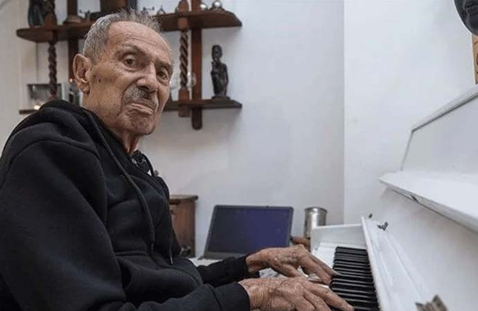Türkiye'nin ilk piyanist şantörlerinden, caz sanatçısı Bozkurt İlhami Gencer, 25 Mayıs 2023'te 100 yaşında hayata veda etti.