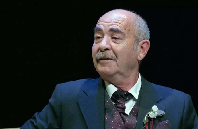 Leyla İle Mecnun dizisindeki Ak Sakallı Dede olarak hatırladığımız oyuncu Köksal Engür, 26 Mart 2023'te vefat etti.