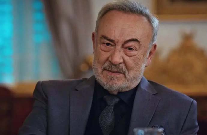 Ünlü oyuncu Mehmet Ulay, 5 Eylül 2023'te Almanya'da hayata gözlerini yumdu.
"Mahkum", "Seni Çok Bekledim", "Hükümsüz", "Hakan: Muhafız", "Eşkıya Dünyaya Hükümdar Olmaz", "Baba Candır", "Muhteşem Yüzyıl", Galip Derviş", "Mavi Kelebekler", "Ezel", "Arka Sıradakiler", "Emret Komutanım", "Oğlum İçin", "Kurşun Asker", "Yarım Elma", "Üvey Baba", "Küçük Besleme", "Ruhsar", "Kurtuluş", "Süper Baba", "Yıldızlara Bak", "Çiçero", "Emret Komutanım Şah Mat", "Komik-i Şehir", "Meyhanecinin Kızı", "Beyza'nın Kadınları", "Keloğlan" gibi dizilerde sayısız karaktere hayat verdi.