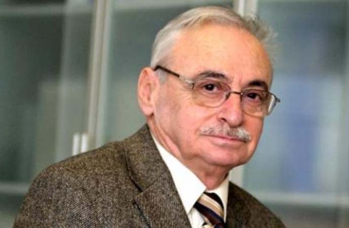Balıkesir’de 4 Ocak 1936’da doğan Orhan Erinç, Türkiye Gazeteciler Cemiyeti (TGC) Başkanlığını 2001-2013 yılları arasında yürüttü. 1994’de Genel Yayın Yönetmenliği’ne getirildi.  2001’de köşe yazarı olarak görev yapmaya başladı. 6 Temmuz 2010’da Cumhuriyet Vakfı Başkanlığı’na seçildi ve Cumhuriyet Gazetesi İmtiyaz Sahipliği’ne getirildi.
Cumhuriyet Gazetesi’nde Ekim 1963 ile Eylül 2018 arasındaki iki dönemde toplam 43 yıl muhabir, istihbarat şefi, editör, yazı işleri müdürü, genel yayın danışmanı, genel yayın yönetmeni, yazar ve imtiyaz sahibi olarak görev yapan ilk çalışan oldu. Erinç bu süreçte Cumhuriyet Gazetesi davasında yargılandı. Hüküm giydi ancak ceza Yargıtay tarafından bozuldu. Orhan Erinç, yönetim değişikliğinin ardından 8 Eylül 2018’de Cumhuriyet gazetesinden ayrıldı.
Orhan Erinç 22 Ocak 2023 Pazar günü hayatını kaybetti