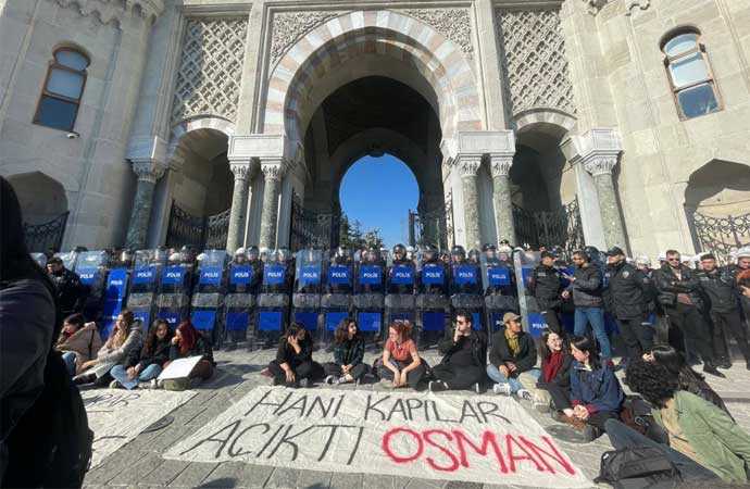 İstanbul Üniversitesi, öğrenci, eylem, polis, polis barikatı, istanbul üniversitesi öğrencileri
