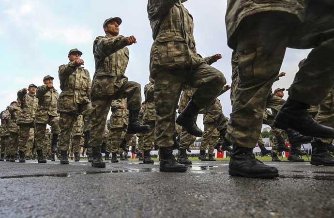 MSB, 1 Temmuz itibarıyla bedelli askerlik bedel ve ek tutarının güncelleneceğini belirterek, yükümlülere 28 Haziran'a kadar müracaat ve ödeme işlemlerini yapmaları gerektiği uyarısını yaptı. Peki bedelli askerlik bedelinin ne kadar olması bekleniyor? İşte ayrıntılar...