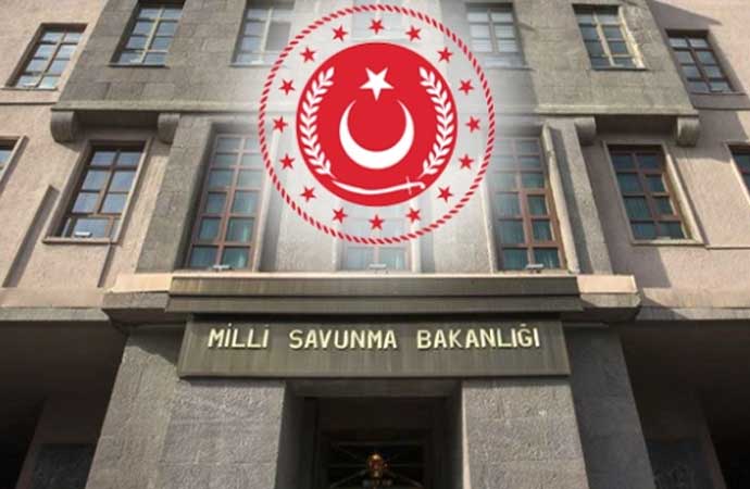 Milli Savunma Bakanlığı kaynaklarından yapılan açıklamada, 'Üçüncü dünya savaşı gibi karanlık bir tabloyu başta ülkemiz olmak üzere kimse istemez, ama Ordumuzun da her türlü senaryoya hazır olduğunu belirtmek gerekir” denildi.