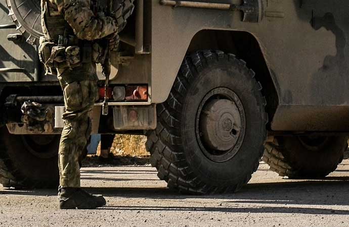 Mali'nin kuzeyindeki Tuareg isyancıları, onlarca asker ve Wagner paralı askerini öldürdüklerini açıkladı. Mali ordusu ise iki gün süren çatışmalarda iki askerin hayatını kaybettiği ancak yaklaşık 20 isyancının öldürüldüğünü belirti.