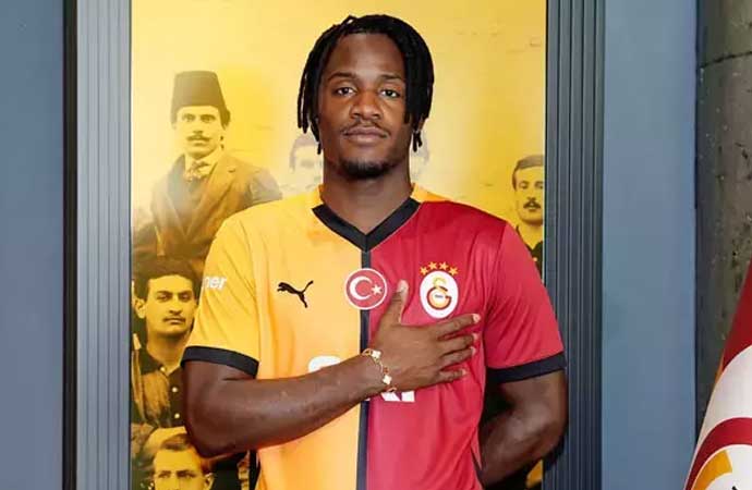 Fenerbahçe sözleşmesinin sona ermesinin ardından Galatasaray ile 3 yıllık anlaşmaya varan Michy Batshuayi, açıklamalarda bulundu. Batshuayi, 'Galatasaray, birkaç seneden beri beni istiyordu. Kaderin bizi bir araya getirdiğini düşünüyorum' dedi. 