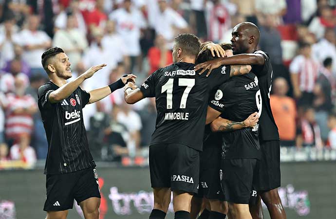 Beşiktaş, Süper Lig’de 2024-2025 sezonunun ilk haftasında Samsunspor’a konuk oldu. Maçta 2-0 galip ayrılan siyah beyazlı ekip sezona 3 puanla başladı.