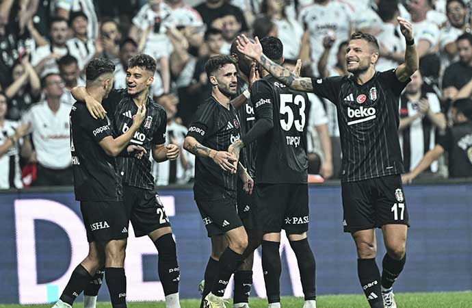 Beşiktaş, UEFA Avrupa Ligi play-off turu rövanş maçında İsviçre'nin Lugano takımını ağırladı. Siyah beyazlı ekip karşılaşmadan 5-1 galip ayrılarak turnuvada lig aşamasına yükseldi.