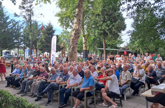 TELE1 Genel Yayın Yönetmeni Merdan Yanardağ, Hopa Kültür Sanat Evi ve Hopa Belediyesi'nin iş birliğiyle düzenlenen '2. Kazım Koyuncu Kültür, Sanat ve Çocuk Şenliği’ne katıldı. Burada gerçekleştirilen söyleşide konuşan Merdan Yanardağ, 'AKP, 12 Eylül'ün çocuğudur, Amerikancı ve Siyonistlerin desteğiyle kurulmuş bir partidir ve o yüzden ticareti İsrail’le zor kestiler...Türkiye’nin bir yıl içerisinde erken seçime götürülmesi düşüncesindeyim. Bu iktidardan kurtulmanın tek yolu budur' dedi.