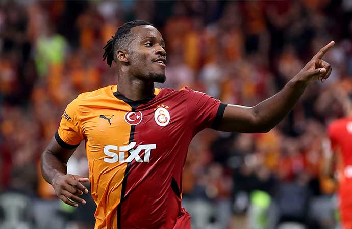 Galatasaray'da forma giyen Michy Batshuayi eski takımına karşı oynayacağı derbi öncesinde açıklama yaptı. Belçikalı golcü, 'Fenerbahçe'ye gol atmak ve kazanmak için oraya gideceğim' dedi.