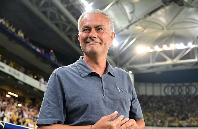 Fenerbahçe Teknik Direktörü Jose Mourinho, Kasımpaşa maçında açıklamalarda bulundu. Portekizli teknik adam, 'Kulübümüz transferde çok iyi bir iş çıkarttı'' dedi.